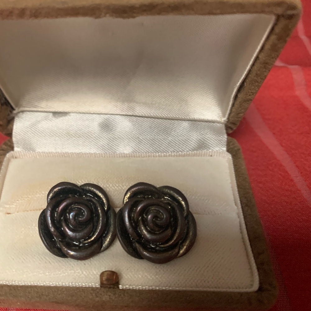 Vintage Unbranded rosé earrings